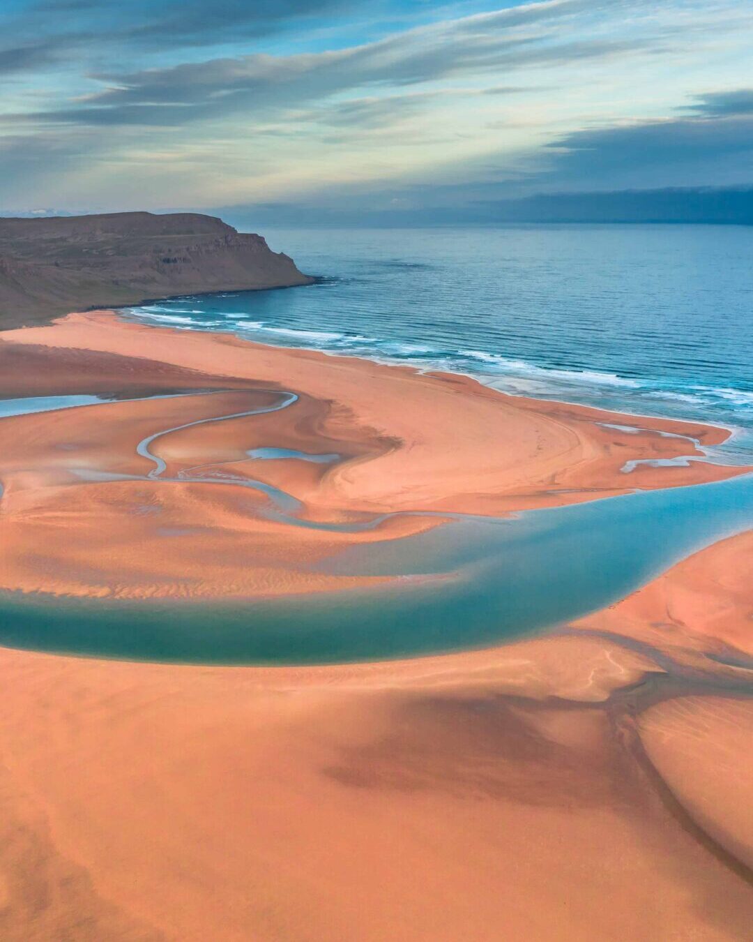 Drone-in-Iceland-14-2048x1364 (1) travel-landscape-08