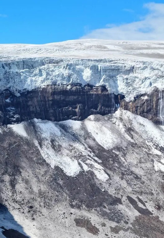 huldujokull-glacier-hike-thakgil-iceland-1536x949 (1) travel-landscape-10
